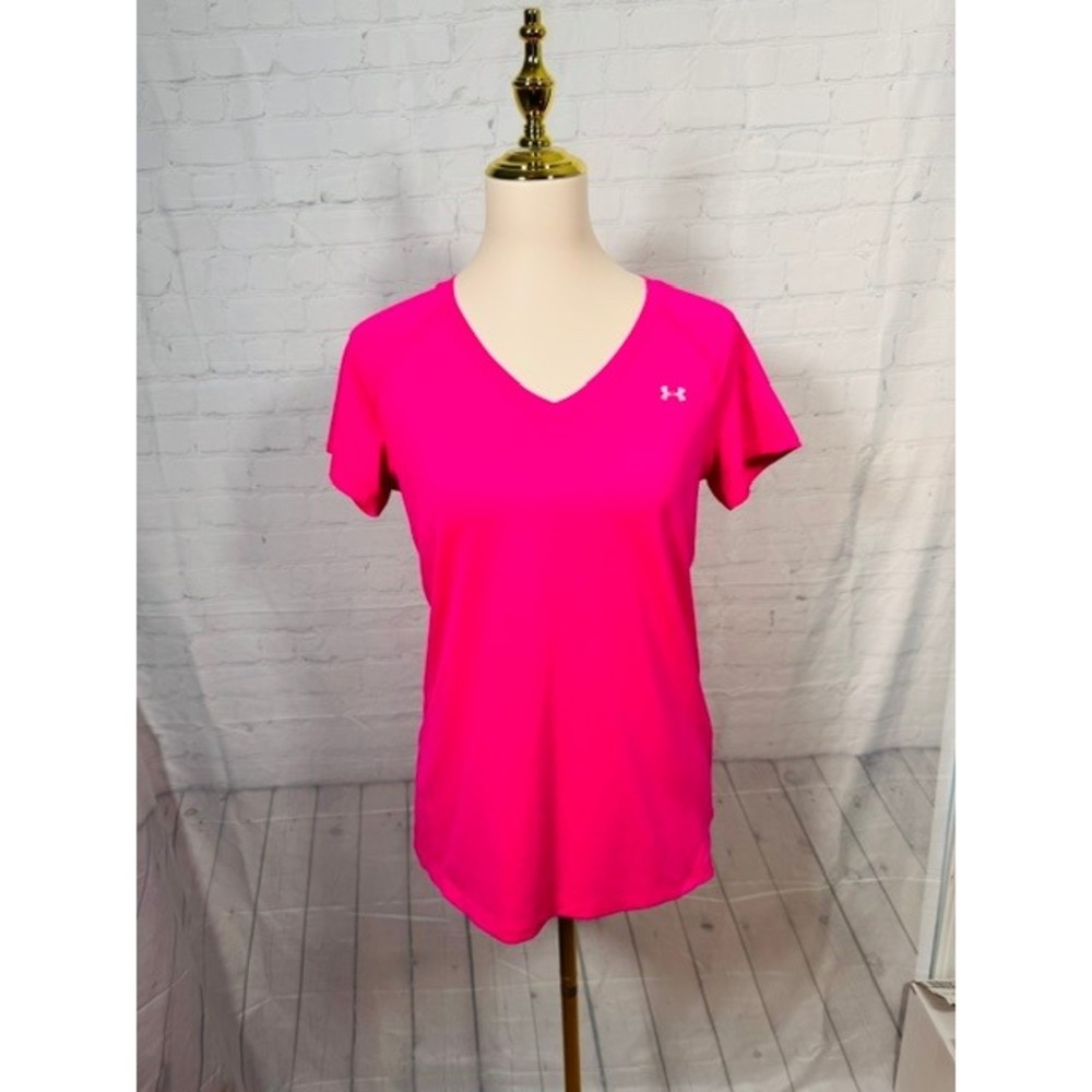 NWOT Under Armour HeatGear Hot Pink V-Neck Athletic Tee Women's M Fitted